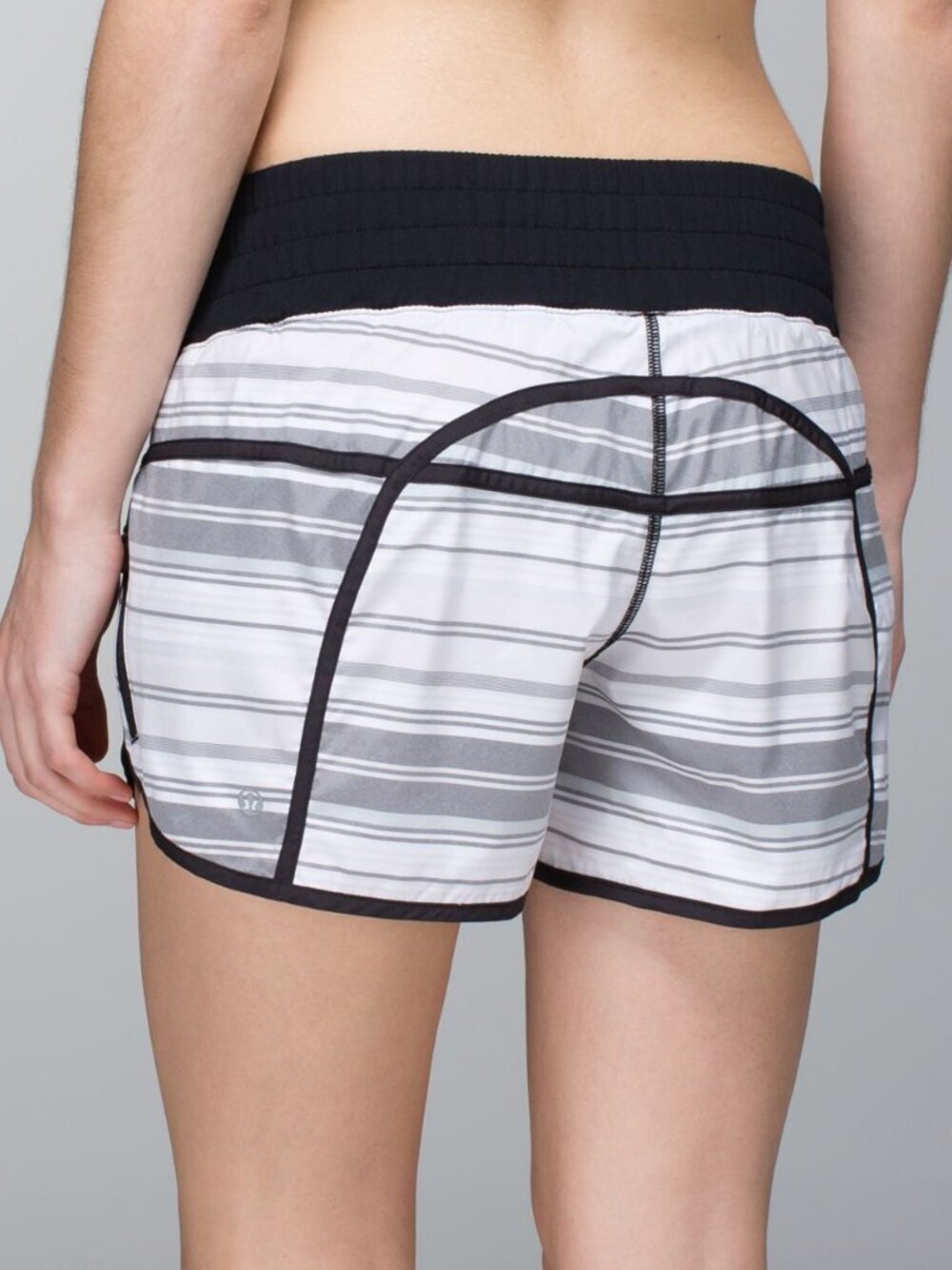 Lululemon Tracker Short II *2-way Stretch Mini Groovy Stripe Dune Horizontal
